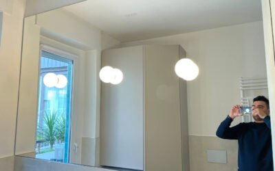 Specchio con illuminazione integrata