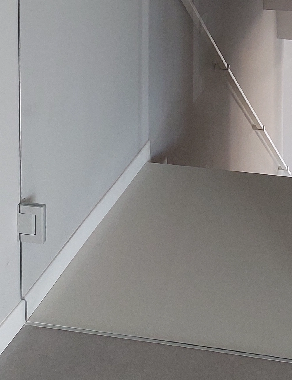 Porta in vetro trasparente su misura Porta in vetro trasparente su misura
